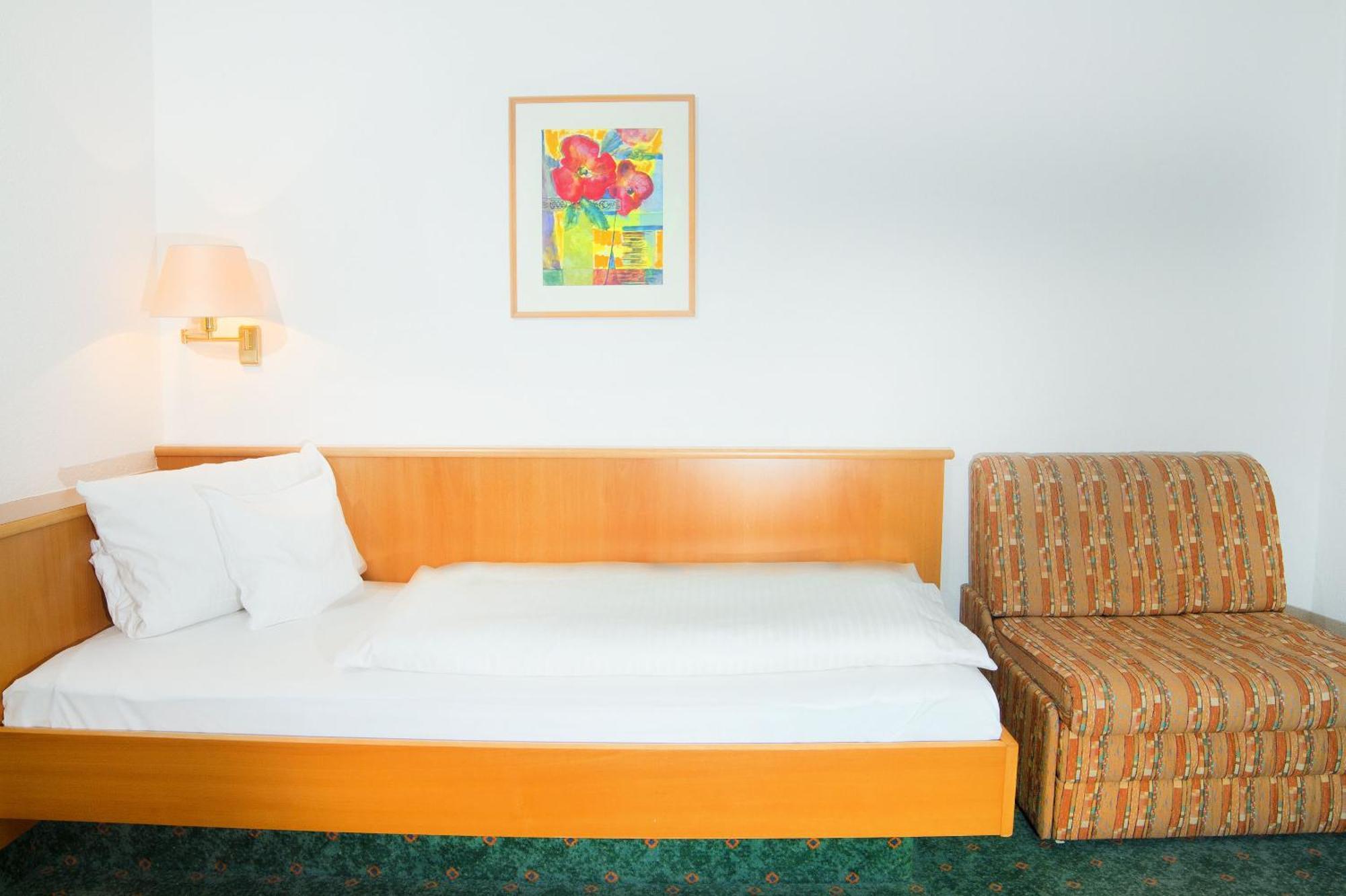 Hotel Gasthof zum Hirsch Wertingen Zimmer foto