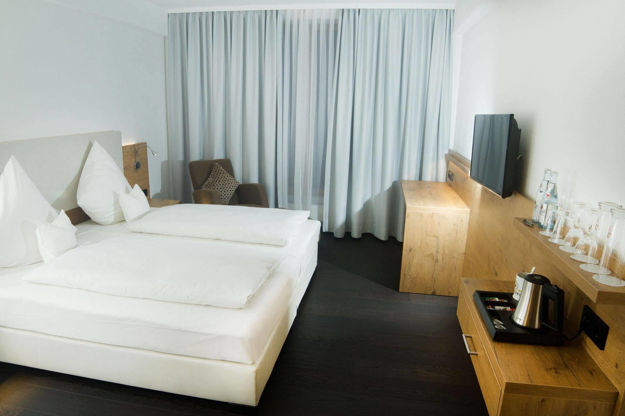 Hotel Gasthof zum Hirsch Wertingen Exterior foto