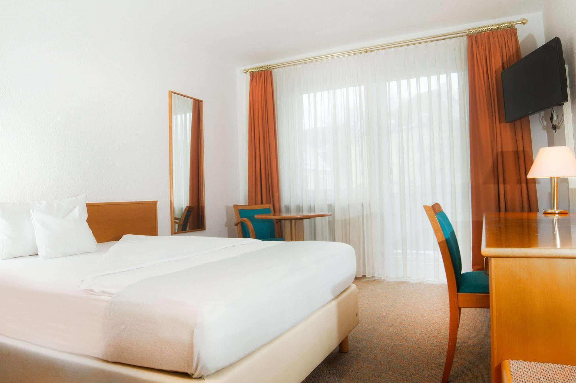 Hotel Gasthof zum Hirsch Wertingen Exterior foto