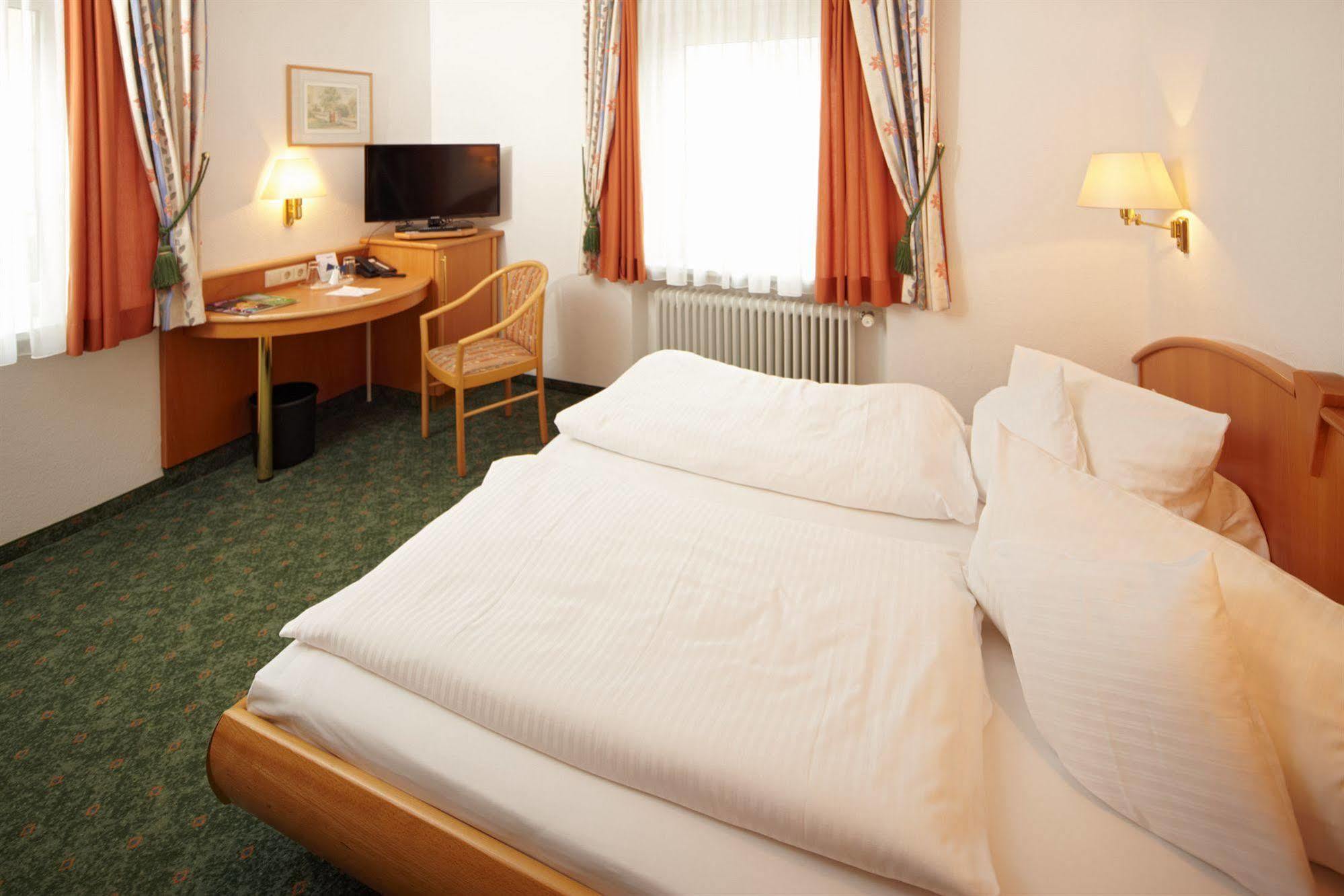 Hotel Gasthof zum Hirsch Wertingen Exterior foto
