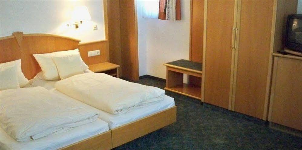 Hotel Gasthof zum Hirsch Wertingen Exterior foto