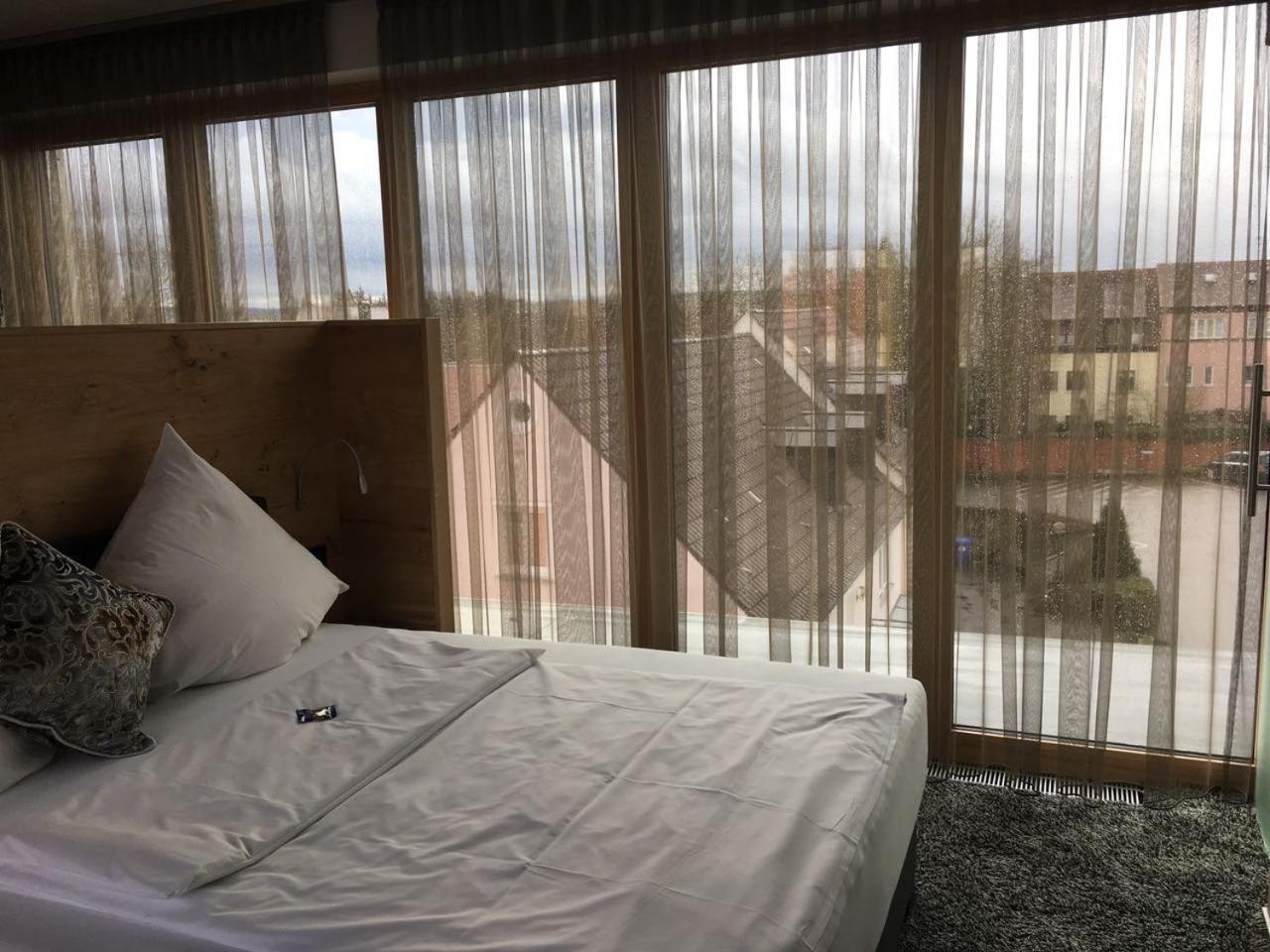 Hotel Gasthof zum Hirsch Wertingen Exterior foto